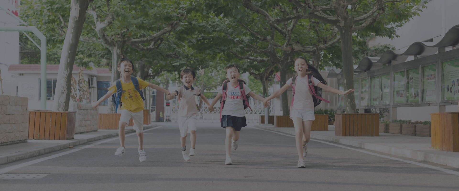 捷易科技赋能智慧校园，以“人脸识别技术”提升校园安全及信息化管理能力，实现师生考勤、出入口门禁、宿舍归寝管理等，让校园更安全、更智能