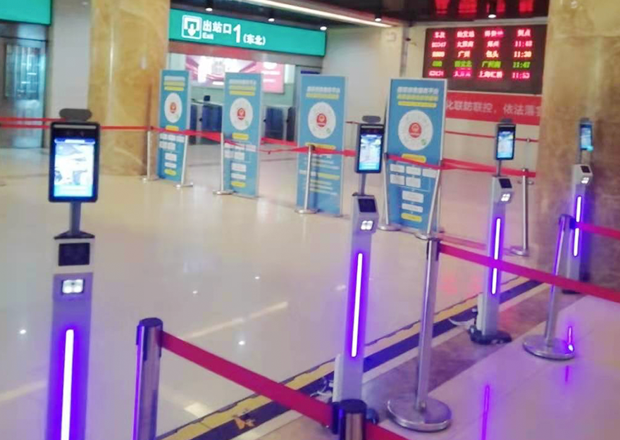 刷脸测温扫码一气呵成，郑州火车站投入16台健康码人证核验测温终端