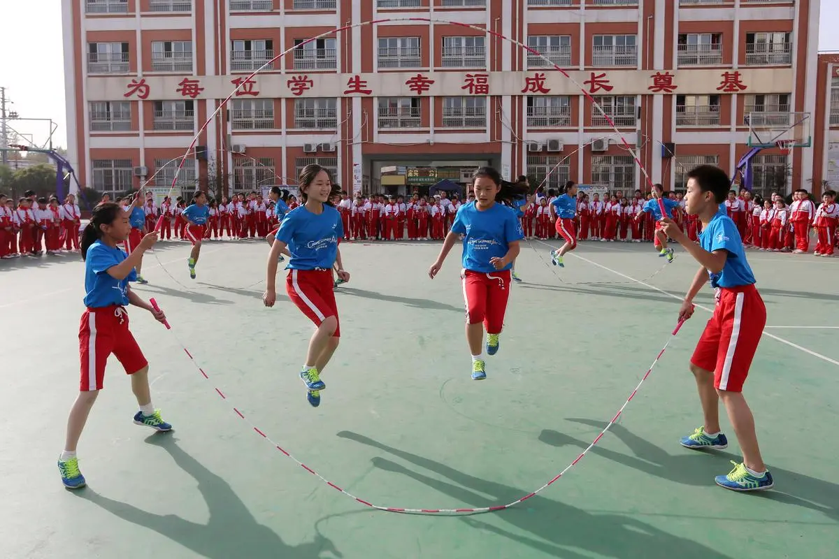 AI体育技术助力多人跳绳，创新校园体育文化！