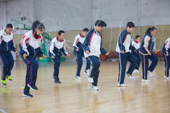 捷易科技AI体育助力多人跳绳，打造全新运动时代！