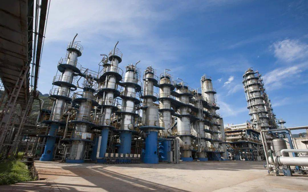 安全防护不止于此，三光谱防明火摄像机保障油气化工行业安全运营