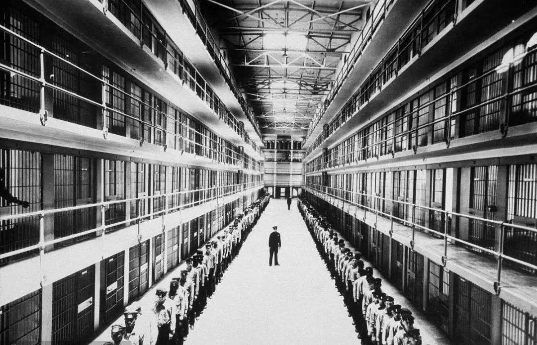 重建联系，疏解心灵：亲情电话在犯人改造中的作用