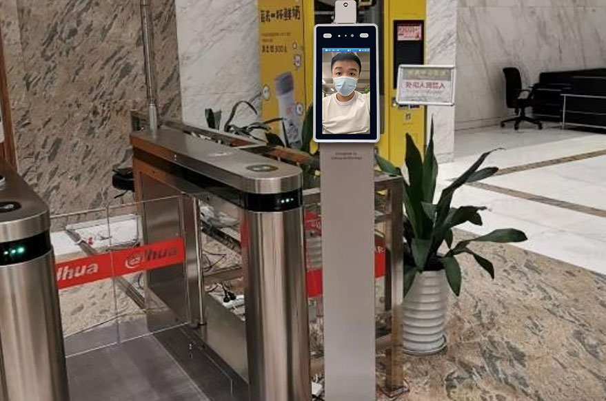 人脸识别测温门禁考勤机震撼来袭_无感AI刷脸测温+考勤